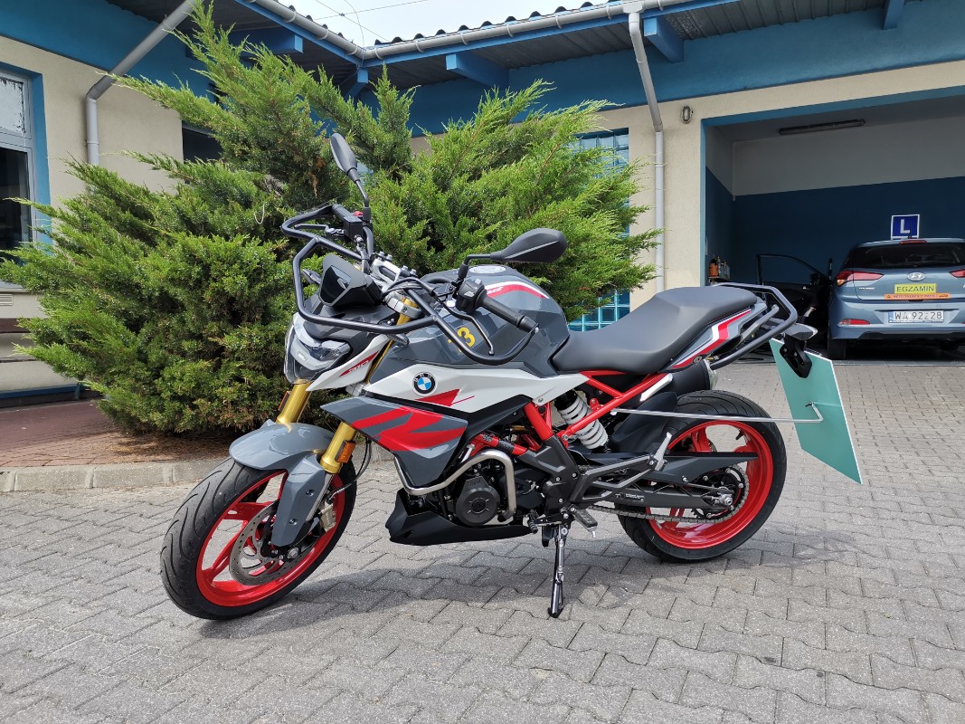 Zdjęcie pojazdu egzaminacynego - Motocykl BMW G310R.