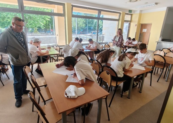 Zdjęcie 2. Test z wiedzy teoretycznej. (zdjęcie źródło: WORD w Warszawie).